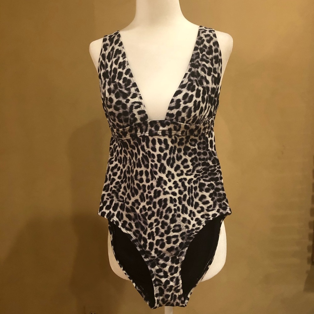 Vince Camuto One Piece Leopard Swimsuit